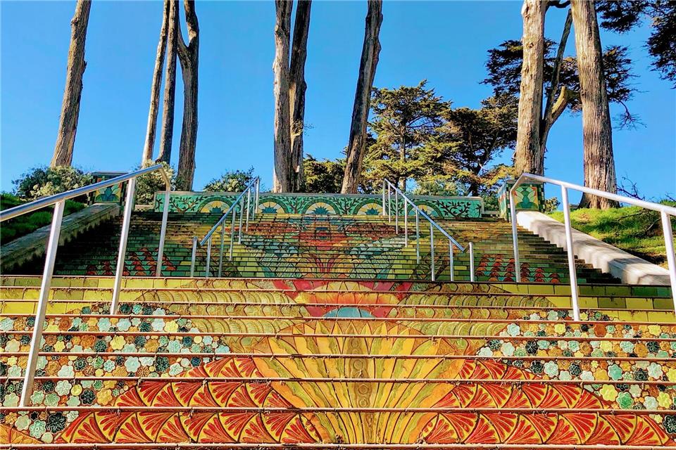 Wer sich dem Lincoln Park von östlicher Seite nähert, bekommt diese wunderschöne Treppe zu sehen.Alexandra Kenin/Urban Hiker SF/dpa-tmn