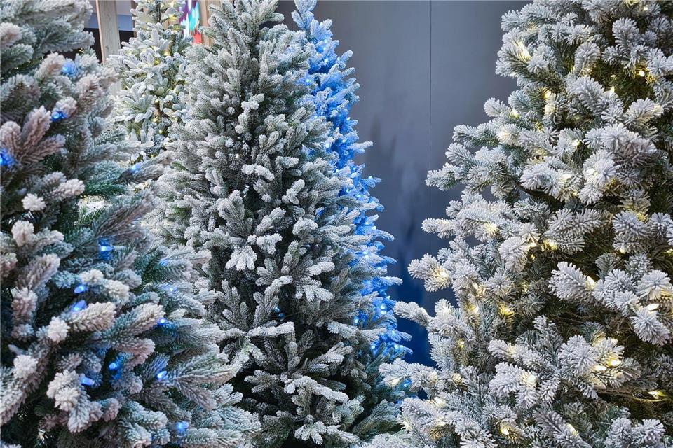 Wer über einen künstlichen Weihnachtsbaum nachdenkt, sollte ein Modell auswählen, das viele Jahre lang gefällt.Isabelle Modler/dpa-tmn