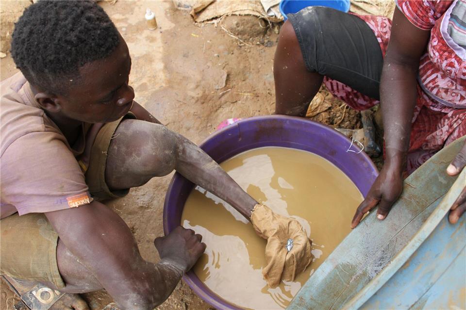Wer von Kinderarbeit profitiert, soll durch das Gesetz zur Rechenschaft gezogen werden können. (Symbolbild)picture alliance / dpa