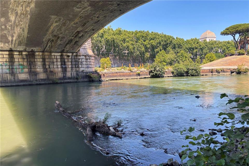 Wer will hier ins Wasser? Das Schwimmen im Tiber soll künftig wieder möglich sein.Robert Messer/dpa