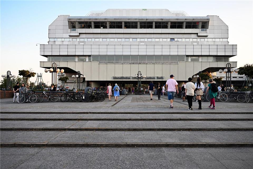 Wer wird das ICC sanieren, renovieren, gegebenenfalls umbauen und anschließend eröffnen und dauerhaft betreiben? Der Senat wird seine Gespräche mit nur einem Bieter-Konsortium fortsetzen. (Archivbild)Soeren Stache/dpa