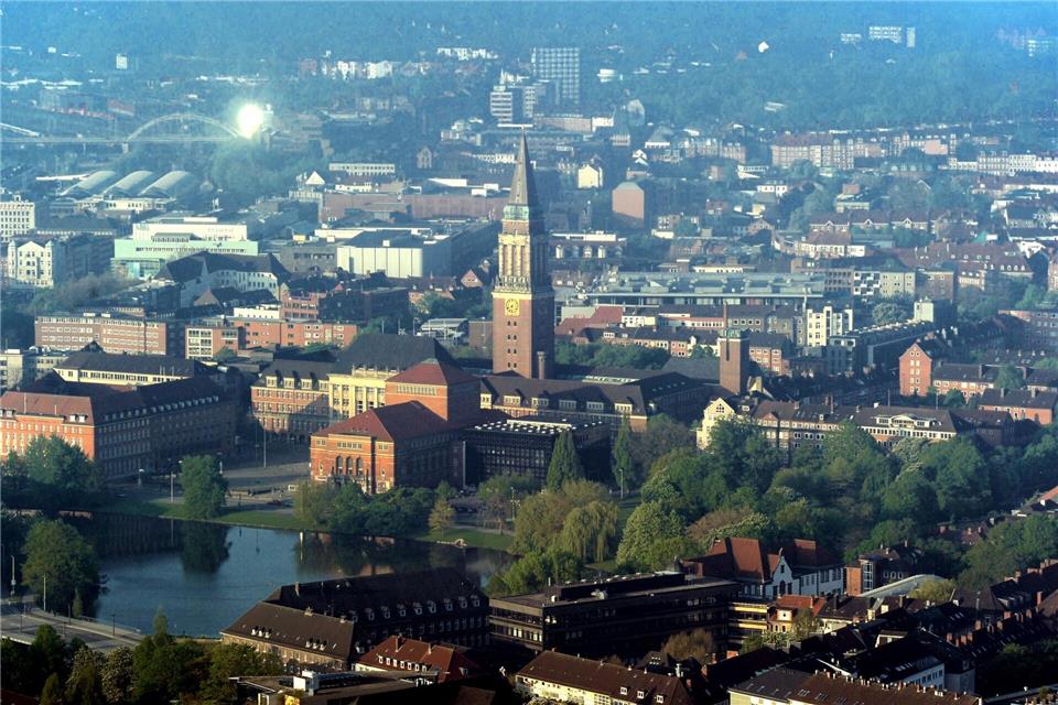 Wer wird der neue Amtsinhaber in Kiels Rathaus? (Symbolbild)Carsten Rehder/dpa