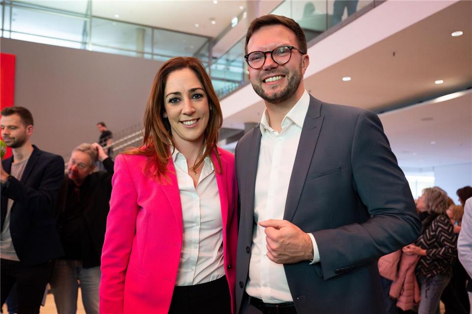 Wer wird nächster OB in Hanau: Bei der Stichwahl in zwei Wochen fällt die Entscheidung zwischen CDU-Kandidatin Hemsley und SPD-Bewerber Bieri.Florian Wiegand/dpa