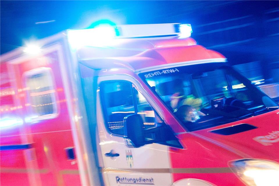 Wer zahlt für den Rettungsdienst? Die Fronten in dem Streit sind seit Monaten festgefahren. (Symbolbild)Marcel Kusch/dpa