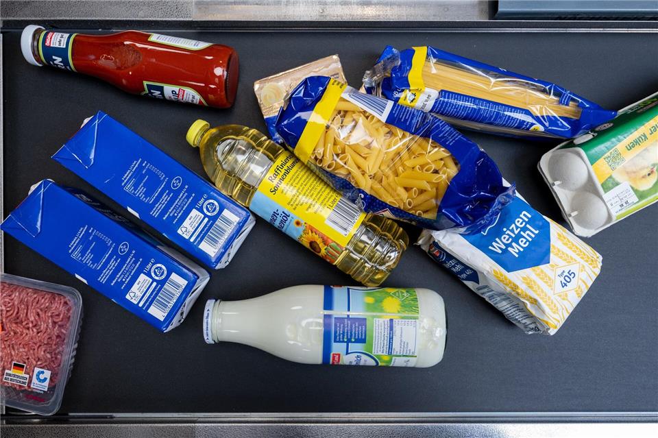 Wer zahlt, wenn’s scheppert? Fällt was runter vor dem Bezahlen, kommt es darauf an, ob man es vorsätzlich oder fahrlässig kaputt gemacht hat.picture alliance/dpa