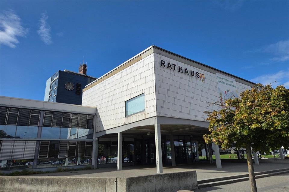 Wer zieht nach der Stichwahl um das Oberbürgermeisteramt am Sonntag ins Rathaus von Salzgitter ein? Christian Brahmann/dpa