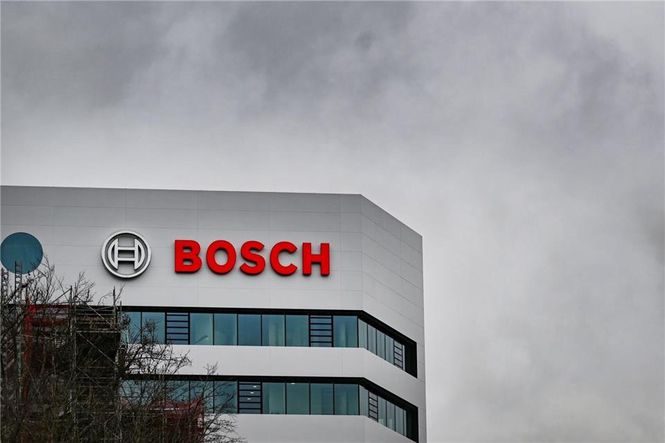 Werden beim Autozulieferer Bosch noch mehr Stellen abgebaut? Die IG Metall befürchtet das.Bernd Weißbrod/dpa