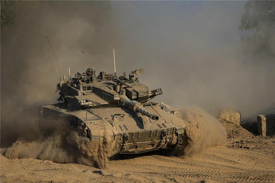 Werden künftig wieder deutsche Motoren für israelische Panzer geliefert? (Symbolbild)Tsafrir Abayov/AP/dpa