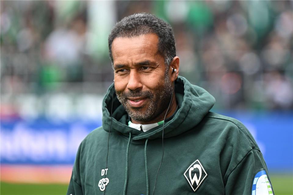 Werder-Coach Daniel Thioune reist mit seinem Team ins Trainingslager. (Archivbild)Carmen Jaspersen/dpa