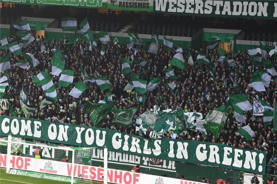 Werder-Fans in der Frauen-Bundesliga.Carmen Jaspersen/dpa