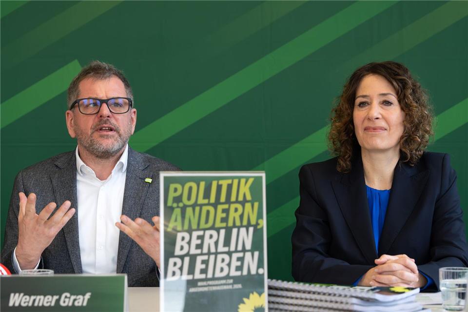 Werner Graf und Bettina Jarasch ziehen als Spitzenduo für die Grünen in den Wahlkampf.Soeren Stache/dpa