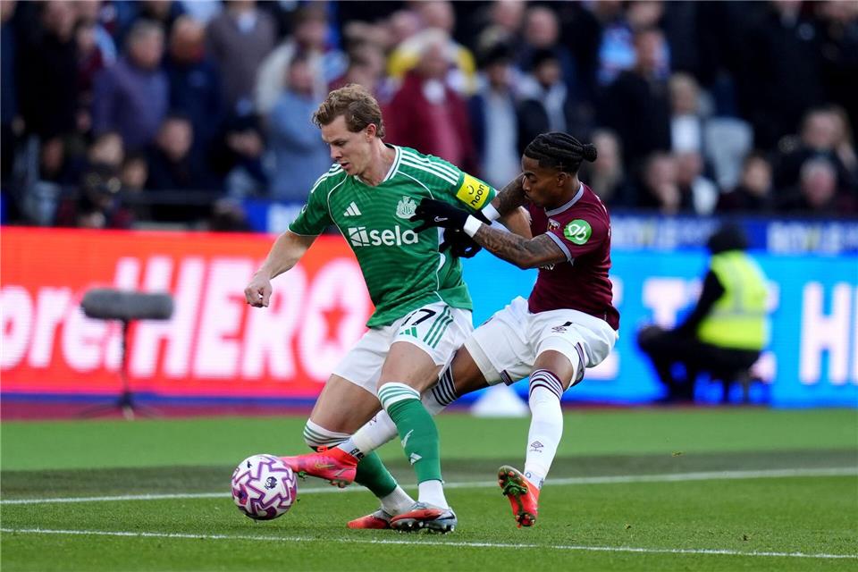 West Ham und Newcastle lieferten sich viele enge Zweikämpfe.John Walton/PA Wire/dpa