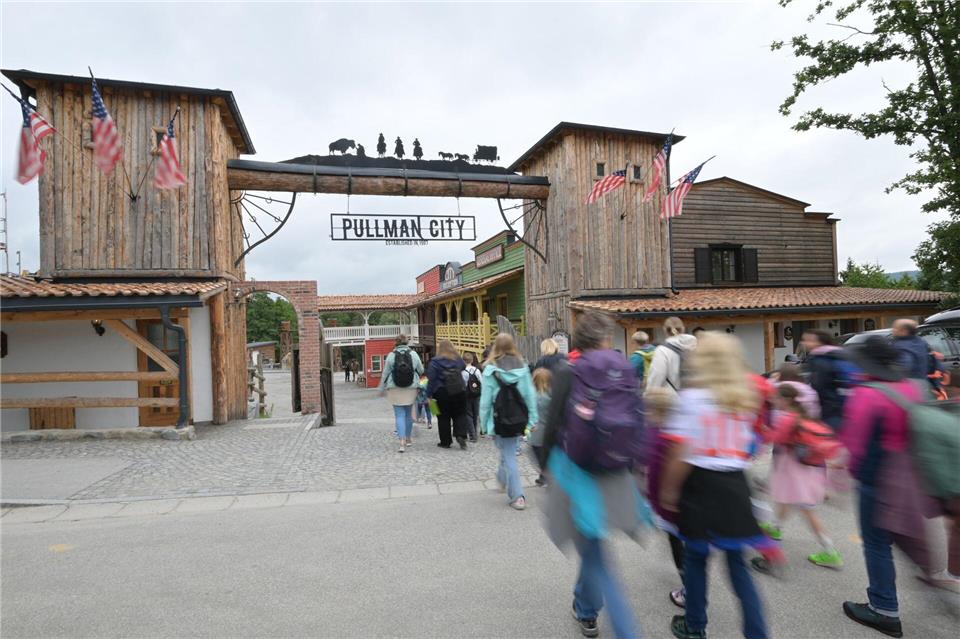 Western-Fans zieht es nach Pullman City in Niederbayern. (Archivbild)Peter Kneffel/dpa