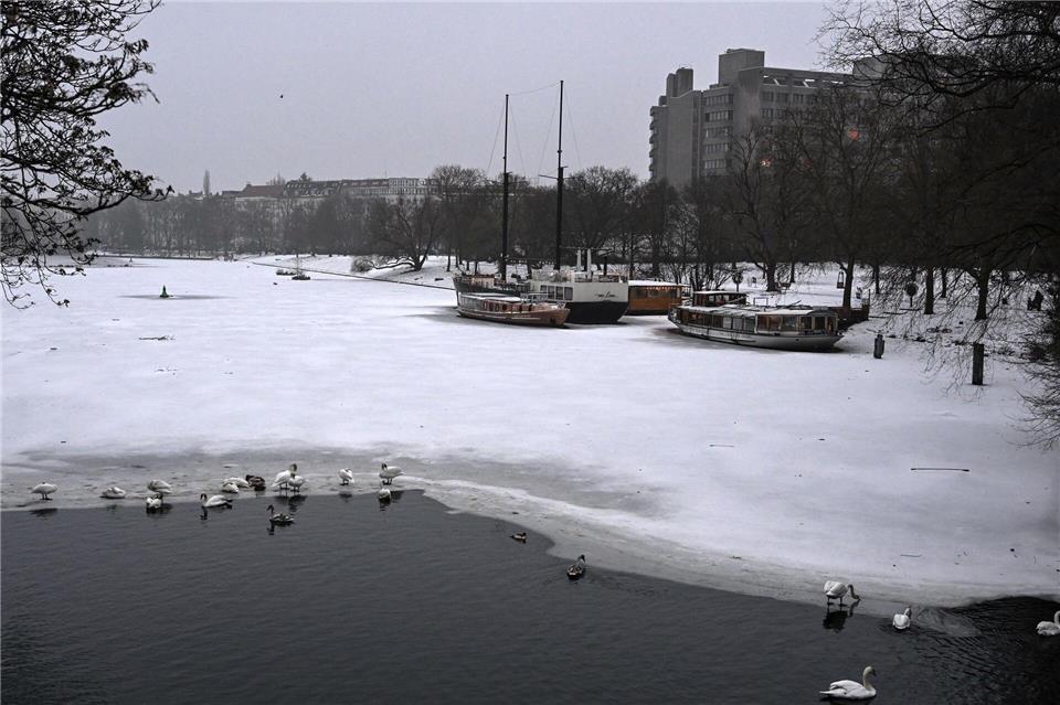Wetter weiter zweigeteilt: Dauerfrost im Nordosten und fast frühlingshaft mild im Westen. Britta Pedersen/dpa