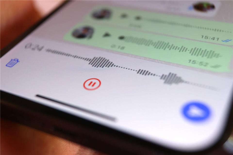 Whatsapp führt ein Feature ein, das es ermöglicht, Sprachnachrichten nach nicht zustande gekommenen Sprachanrufen zu hinterlassen.picture alliance/dpa