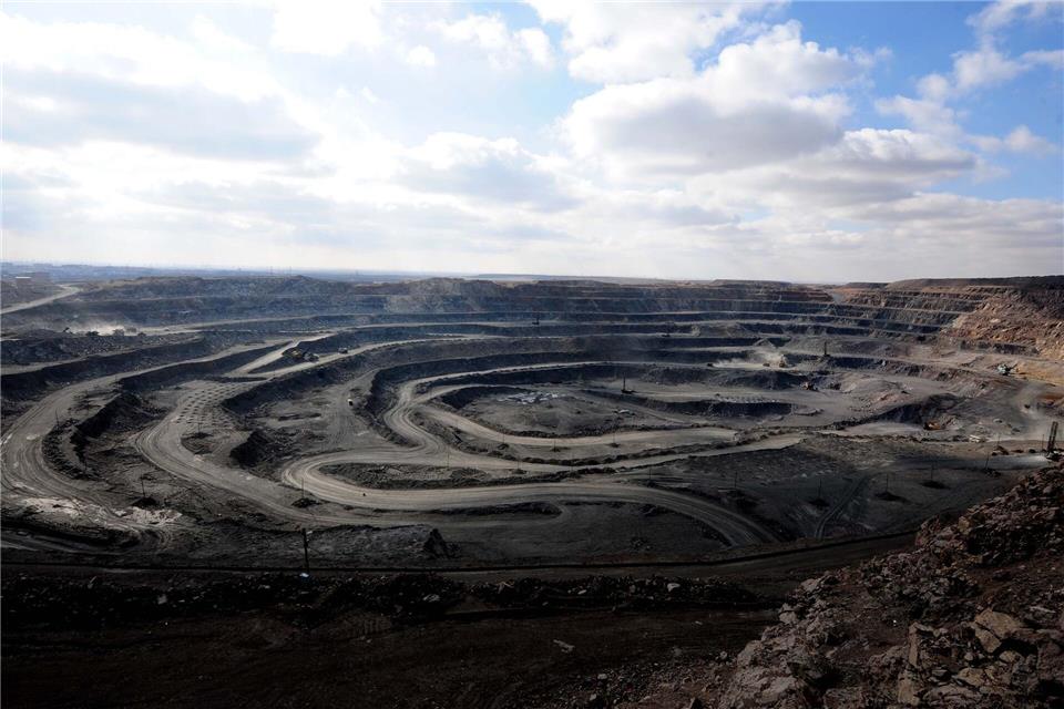 Wichtige Metalle, die etwa hier in der Bayan-Obo-Mine für seltene Erden in der Inneren Mongolei abgebaut werden, braucht auch die deutsche Industrie - etwa für Sensoren oder Elektromotoren. (Archivbild) Ren Junchuan/Xinhua via ZUMA Wire/dpa
