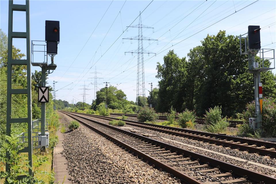 Wichtige Nord-Süd-Trasse der Bahn wird voll gesperrt. (Archivbild)Sascha Thelen/dpa