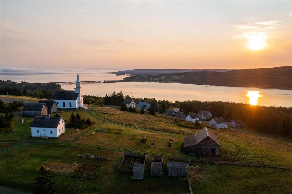 Widmet sich der Geschichte, Sprache und der lebendigen Kultur der schottisch-gälischen Einwanderer in Nova Scotia: das Highland Village Museum in Iona.Adam Hill/Tourism Nova Scotia/dpa-tmn