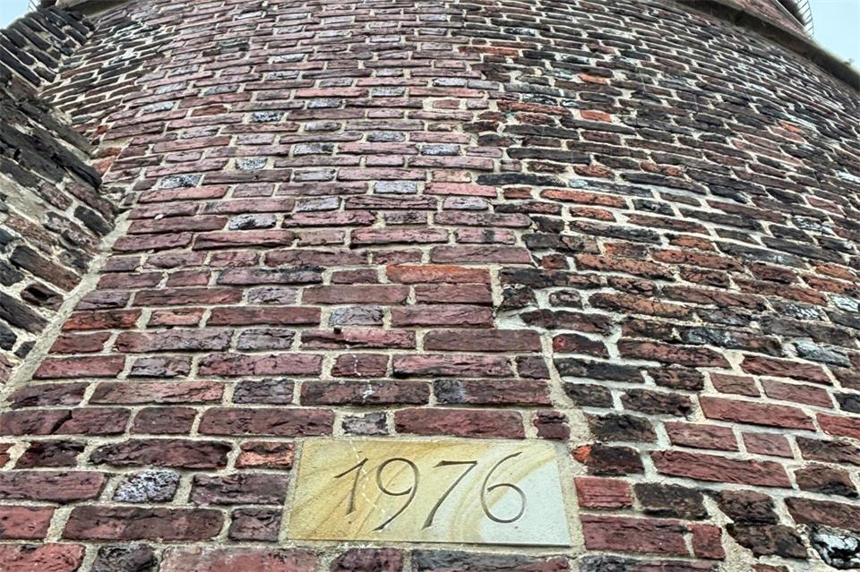Wie 1976 im Diebesturm (Foto), soll es zum aktuellen Stadtjubiläum wieder eine „Zeitkapsel“ mit Erinnerungsstücken geben. Geplant ist, sie diesmal in den Holkensturm einzumauern.