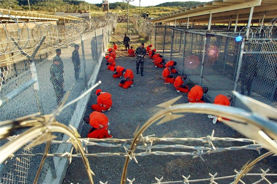 Wie diese Gefangenen in den orangefarbenen Overalls war Mohamedou Ould Slahi ein Guantánamo-Häftling. (Archivbild)Shane T. McCoy/epa/dpa