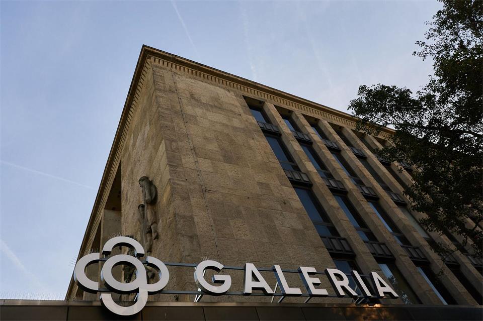 Wie es für die 12.000 Galeria-Beschäftigten nach der erneuten Insolvenzanmeldung jetzt weitergeht, ist laut Verdi völlig ungewiss.Rolf Vennenbernd/dpa