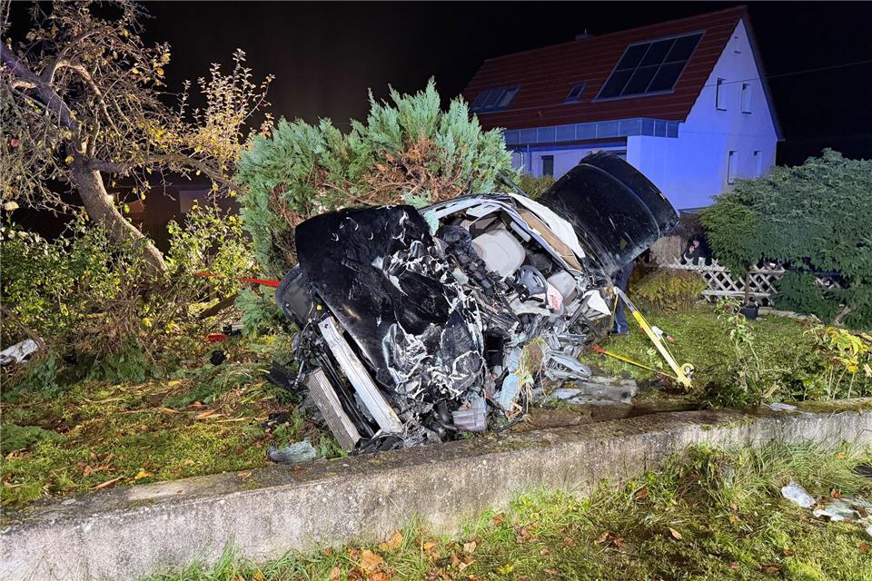 Wie es zu dem Unfall kam, war zunächst nicht klar. (Symbolbild)Vifogra / Goppelt/vifogra/dpa