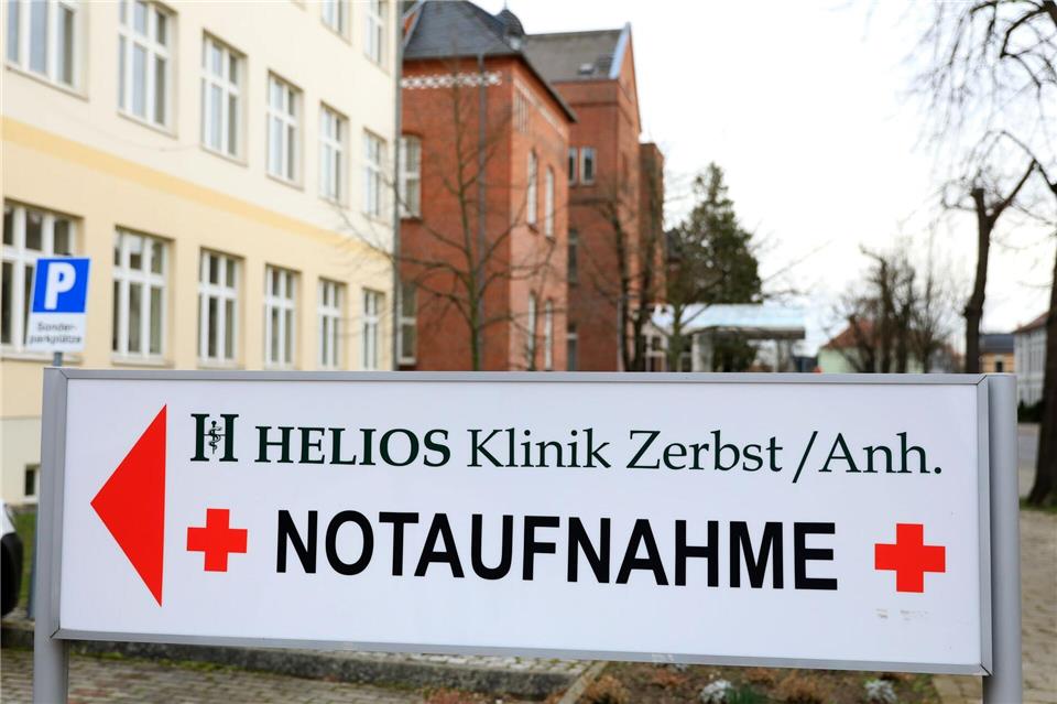 Wie geht es weiter für die Beschäftigten der Klinik? (Archivbild)Peter Gercke/dpa-Zentralbild/dpa