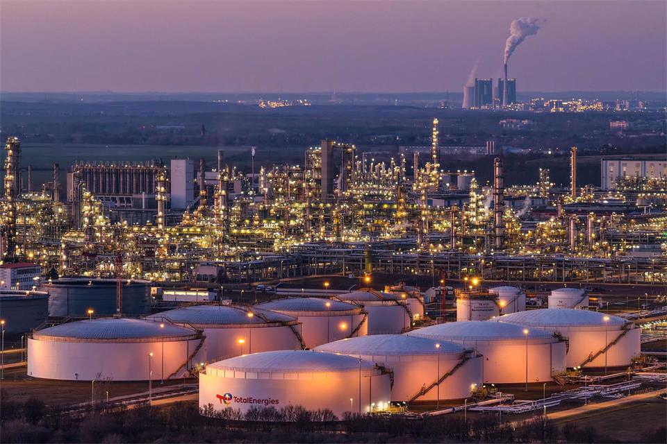 Wie geht es weiter im Chemiepark Leuna? Nach der gescheiterten Investorensuche für die insolvente Leuna Polyamid stellen sich zahlreiche Fragen. (Archivbild)Jan Woitas/dpa
