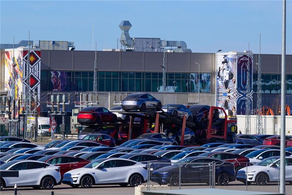 Wie geht es weiter im Tesla-Werk in Grünheide bei Berlin? Patrick Pleul/dpa