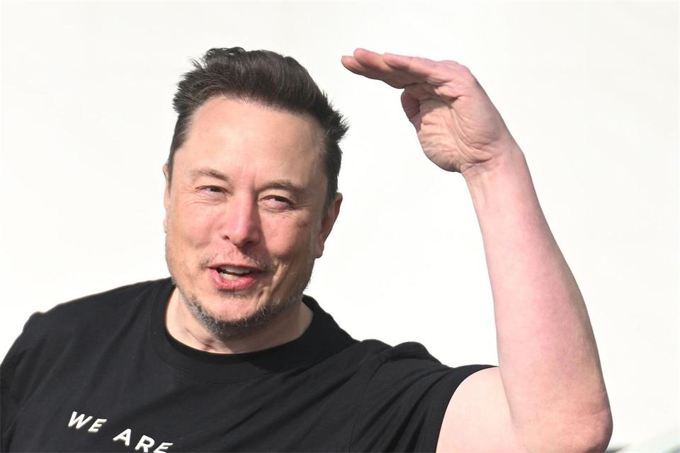 Wie genau Elon Musk jedem US-Kind eine SpaceX-Aktie schenken will, ließ er zunächst offen. (Archivbild)Sebastian Gollnow/dpa