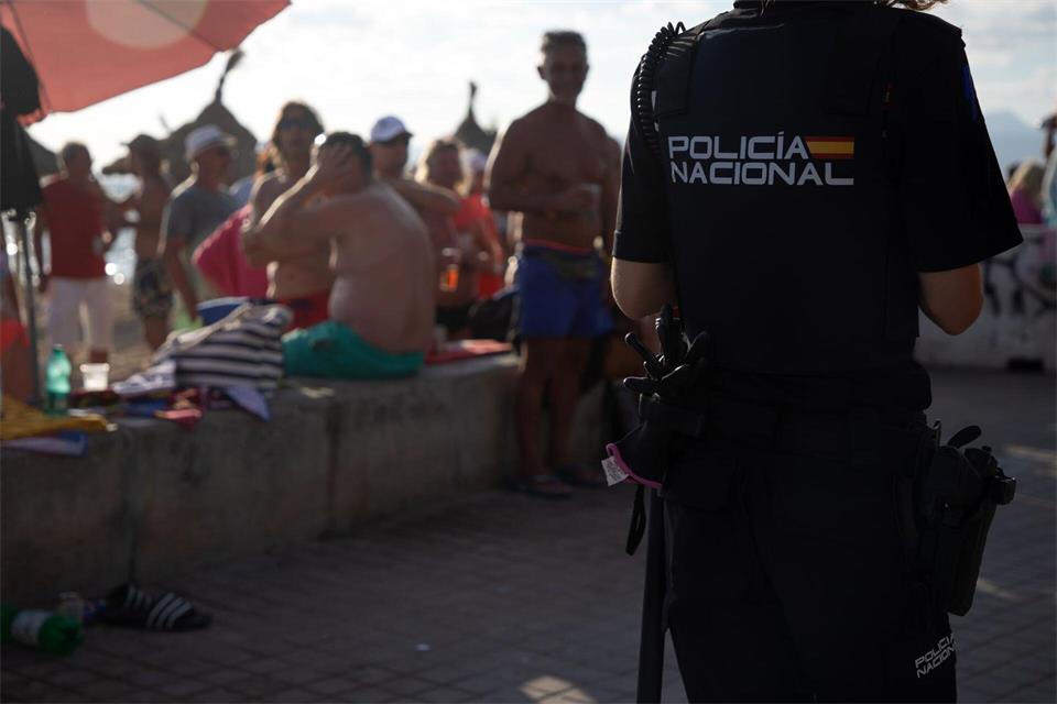 Wie groß ist die Chance, ein in El Arenal verlorenes Portemonnaie zurückzubekommen? (Symbolbild)Clara Margais/dpa