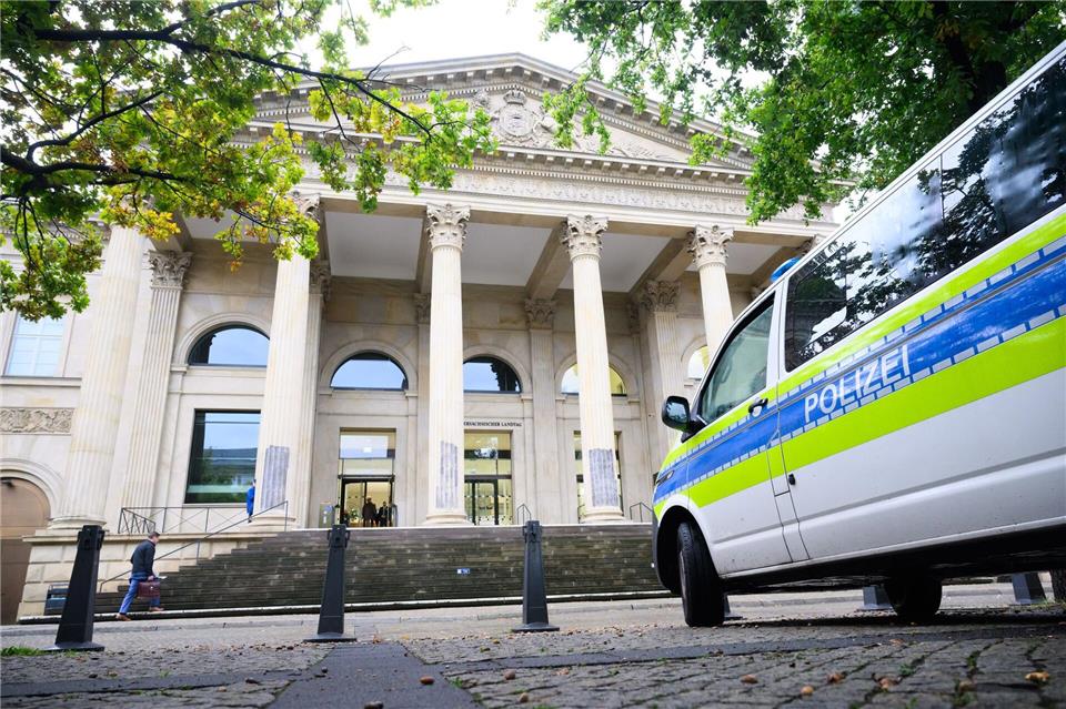 Wie gut ist der niedersächsische Landtag geschützt? Die CDU sieht Nachholbedarf. (Archivbild)Julian Stratenschulte/dpa