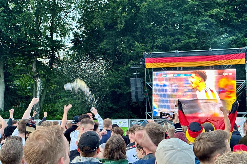 Wie hier beim Public Viewing bei der EM 2024 an der Mühlenstraße wurden die Erfolge der Nationalelf gefeiert.