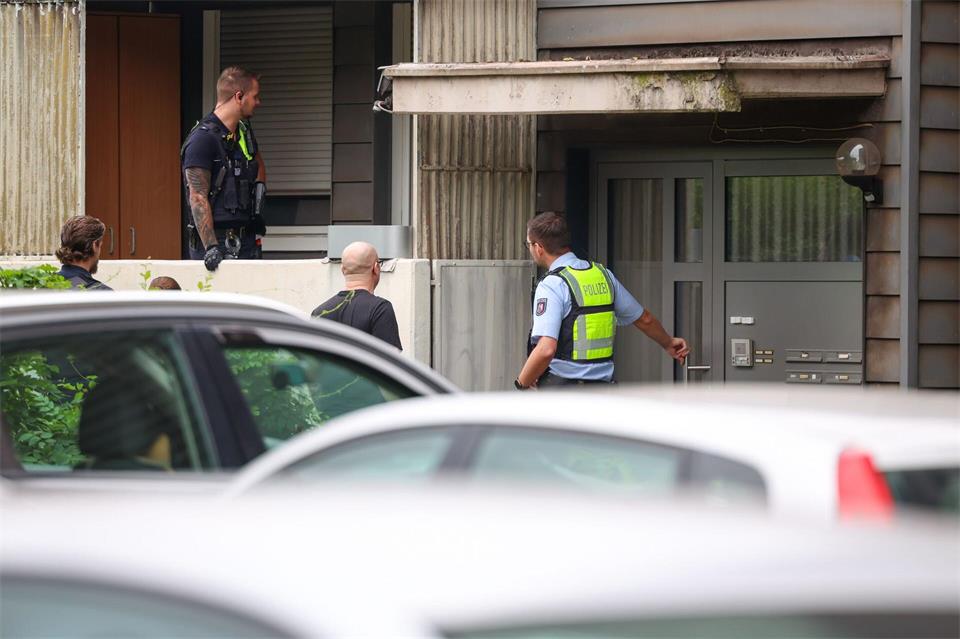 Wie im Juli in Duisburg wurden Polizei und weitere Behörden schon mehrfach gegen Sozialmissbrauch in sogenannten Schrottimmobilien tätig. (Archivfoto)---/dpa