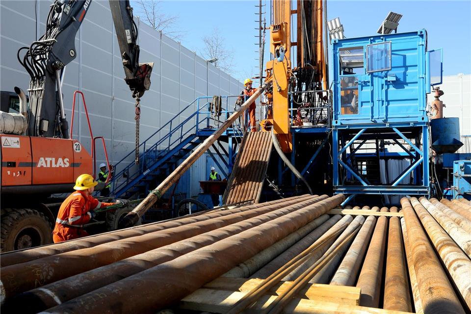 Wie in Krefeld bohrte der Geologische Dienst auch in Kempen, um die Wärmespeicherfähigkeit alter Bodenschichten zu erkunden. Ergebnis: Der Boden ist geeignet. (Archivbild)Roland Weihrauch/dpa
