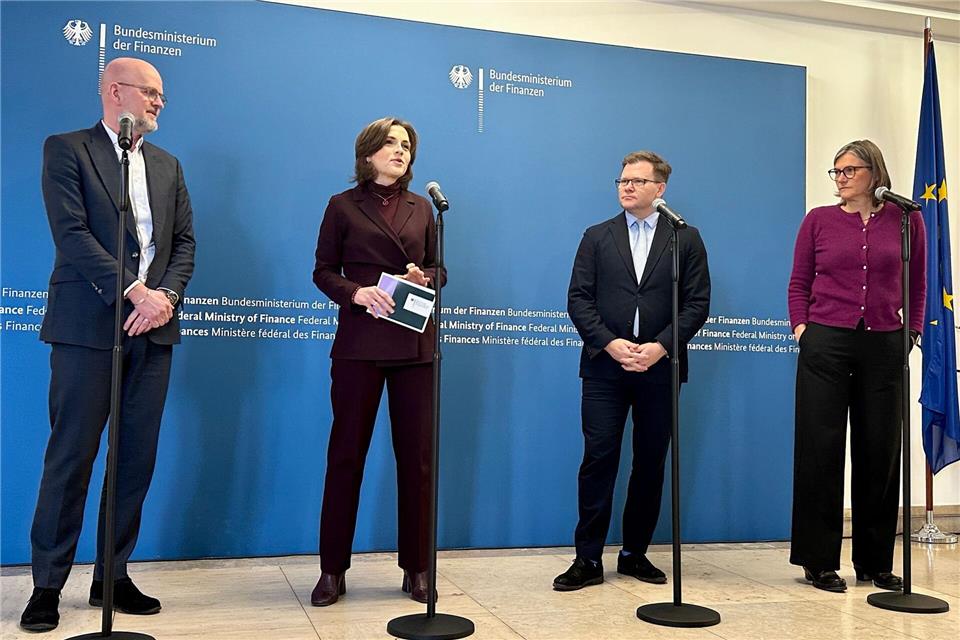 Wie kann die Autoindustrie in Ostdeutschland gestärkt werden? Um diese Frage ging es beim Branchendialog in Berlin.Martina Herzog/dpa