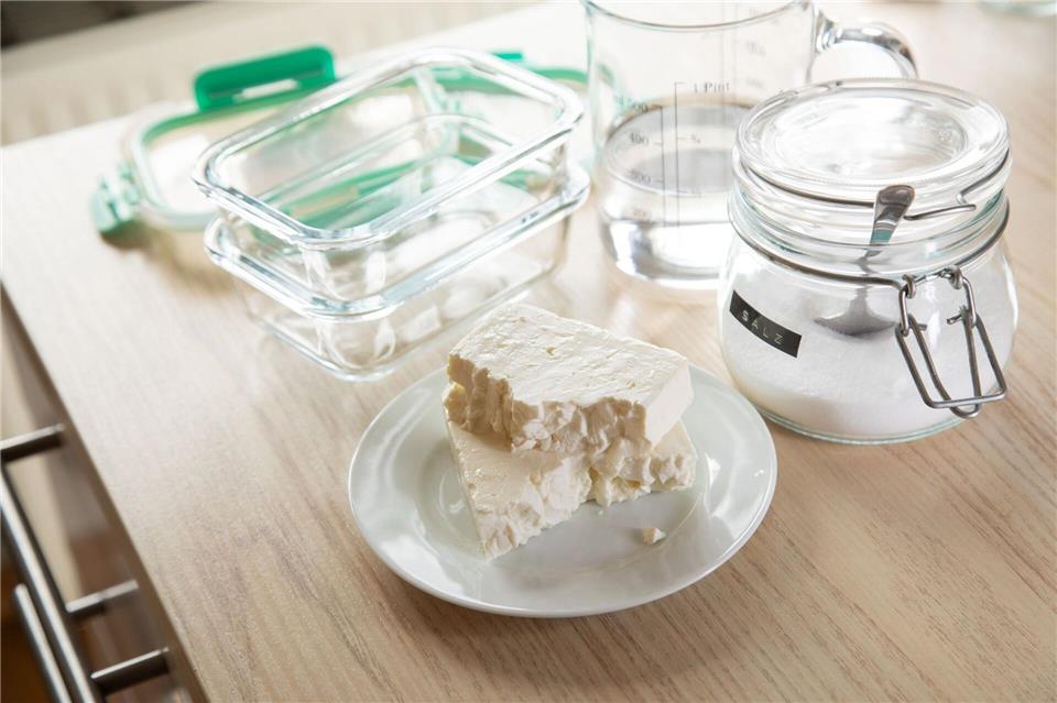 Wie kann man Feta länger haltbar machen?Christin Klose/dpa-tmn