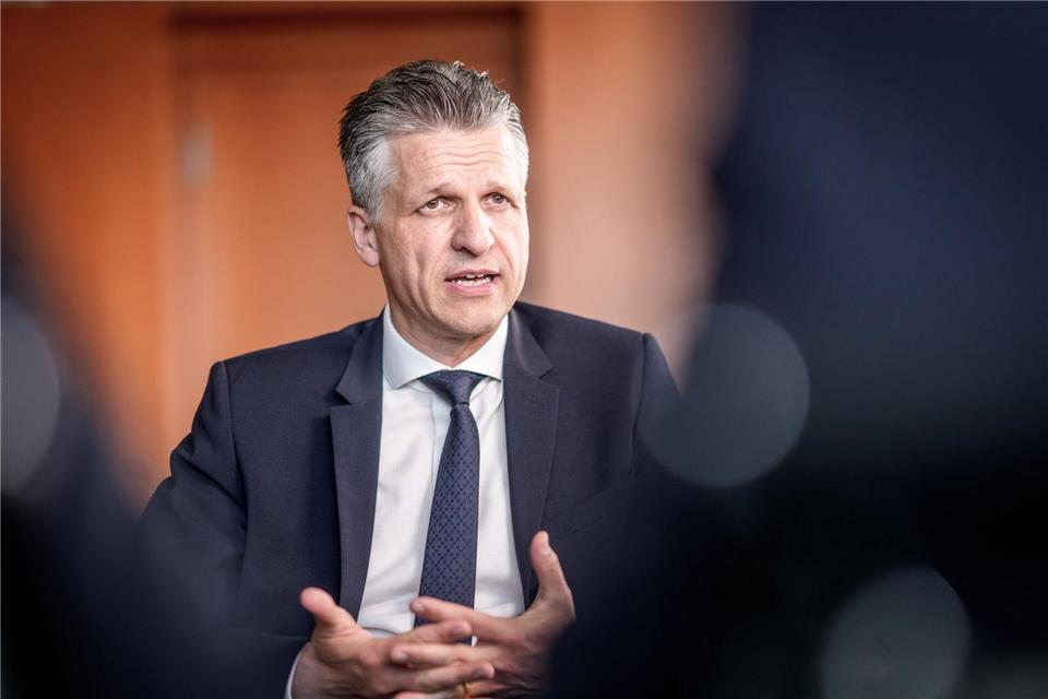 Wie können die Milliardenlöcher im Haushalt gestopft werden? Kanzleramtsminister Thorsten Frei (CDU) meint: Nicht mit Steuererhöhungen. (Archivbild)Michael Kappeler/dpa