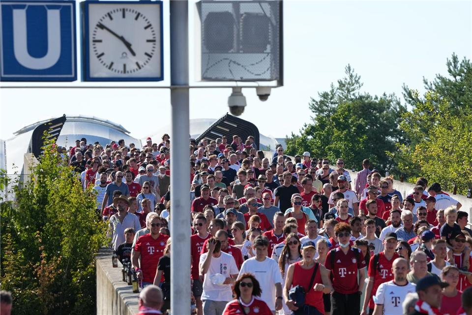 Wie kommen die Fans am Mittwoch zur Allianz Arena? Es gibt einen Sonderbetrieb der U-Bahn. (Archivbild)Soeren Stache/dpa
