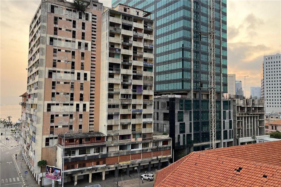 Wie kontrastreich Angola und wie wechselvoll seine Geschichte ist, zeigt sich auch am Nebeneinander verschiedener Baustile in Luanda.Kristin Palitza/dpa/dpa-tmn