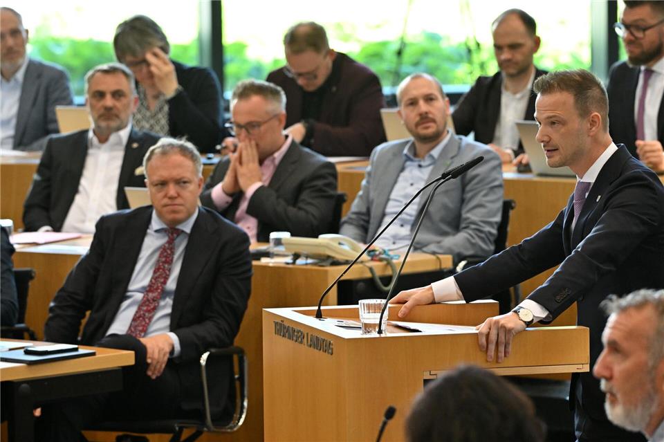 Wie mit den Befunden des Thüringen-Monitors umgehen? Damit beschäftigte sich eine Regierungserklärung im Thüringer Landtag.  Martin Schutt/dpa
