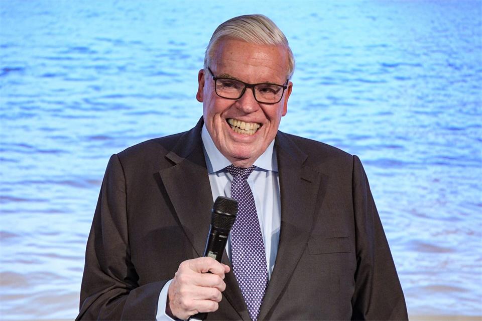 Wie reich er tatsächlich war, hat Klaus-Michael Kühne nie verraten. Das Schweizer Wirtschaftsmagazin „Bilanz“ hielt ihn jedenfalls für den reichsten Deutschen in der Schweiz. (Archivbild)Axel Heimken/dpa