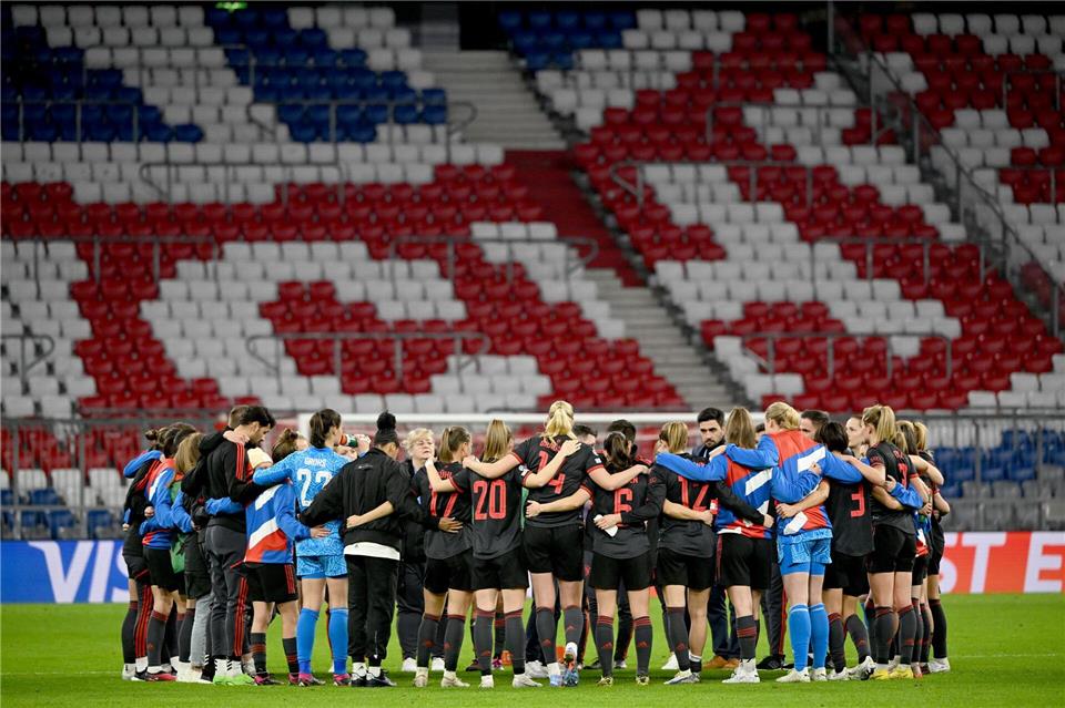 Wie schon im März 2023 wollen die Bayern-Fußballerinnen wieder in der Allianz Arena gegen Arsenal jubeln. (Archivfoto)Peter Kneffel/dpa
