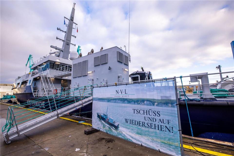 Wie seine beiden Schwesterschiffe auch verfügt die „Friesland“ über einen besonderen Antrieb.Jens Büttner/dpa