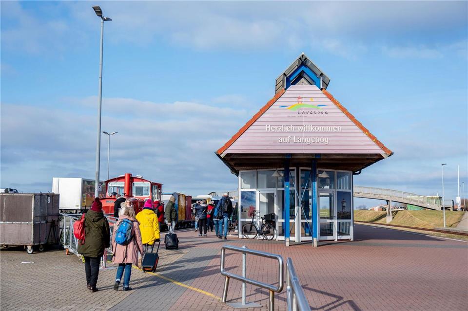 Wie soll der Tourismus an Niedersachsens Nordseeküste künftig aussehen - darüber haben Fachleute in Leer beraten. Hauke-Christian Dittrich/dpa