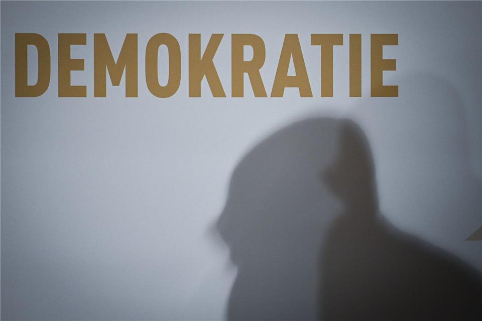 Wie steht es um die Demokratie in Deutschland? Der „Demokratiemonitor 2026“ gibt Antworten. (Symbolbild)Soeren Stache/dpa