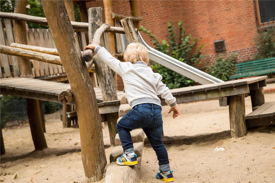 Wie umfassend ein Kind beaufsichtigt werden muss, hängt von verschiedenen Faktoren ab.picture alliance/dpa/dpa-tmn