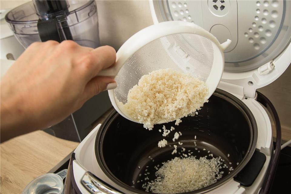 Wie viel Reis darf’s sein? Für Gäste empfiehlt sich ein Reiskocher mit mindestens drei Litern, für Singles oder Paare reicht oft ein Liter Fassungsvermögen aus.Christin Klose/dpa-tmn