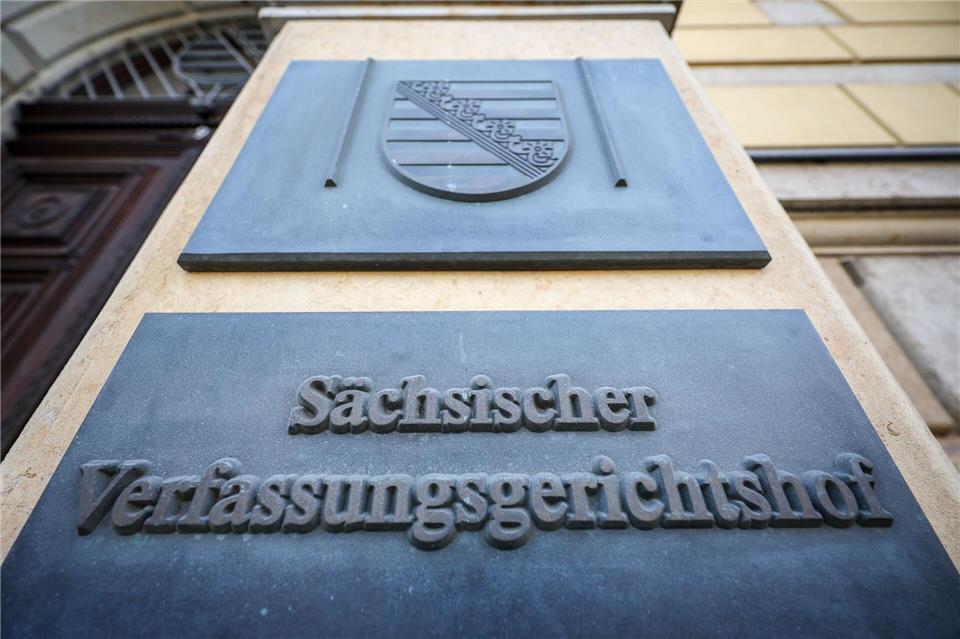 Wie viele Fragen darf eine Fraktion stellen, ohne die Regierung lahmzulegen? Das Verfassungsgericht soll im Juli klären, wo die Grenze liegt. (Archivbild)Jan Woitas/dpa