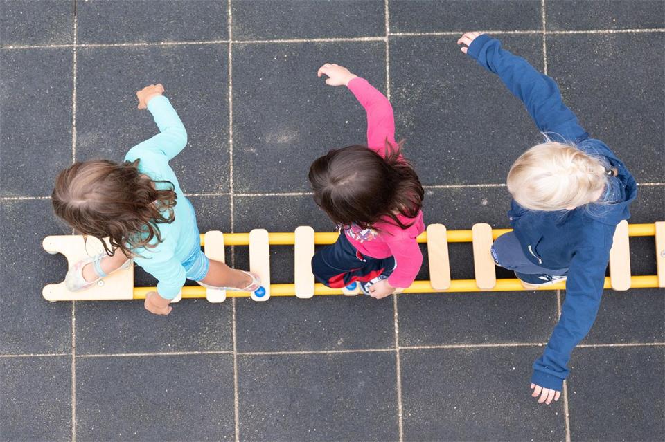 Wie viele Kinder haben Familien in verschiedenen Ländern? (Symbolbild)Sebastian Kahnert/dpa-Zentralbild/dpa